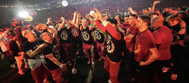 TÜRKİYE'NİN İLK VE TEK BEŞ YILDIZLI ŞAMPİYONU GALATASARAY!