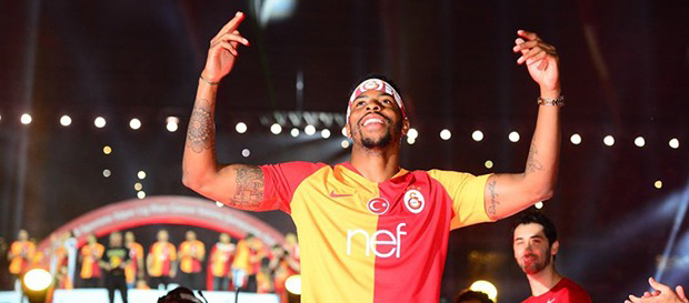 Ryan Donk’un sözleşmesi yenilendi