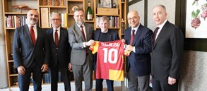 Kulübümüz İngiltere'deki dostluk yemeğinde ağırlandı