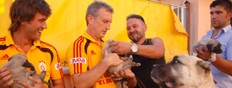 Albert Roca ve Carlos Cuadrattan Kangal Çiftliği Ziyareti