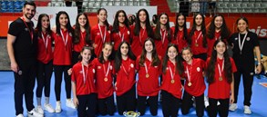 Midi Kız Voleybol Takımımız şampiyonluk kupasını aldı 