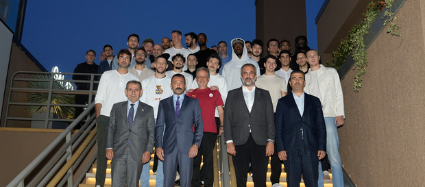 Galatasaray Adası'nda moral yemeği