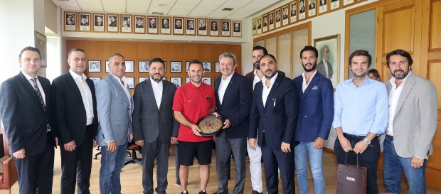 1905 GSYİAD’tan Teknik Direktörümüz Okan Buruk ve Takımımıza ziyaret 