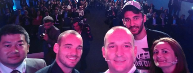 Huawei G7 ve Mate7 Türkiyede, İlk Selfie Sneijder ve Veyselden 