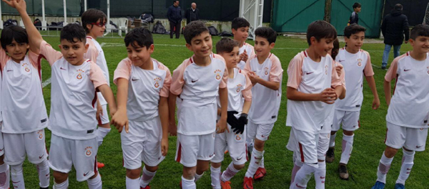 Futbol Akademisi'nden 2 kupa