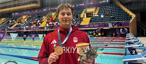 Yüzücümüz Berke Saka’dan altın madalya ve rekor!