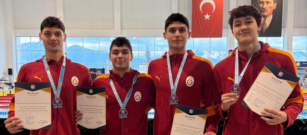 4x100 Karışık Bayrak takımımızdan yeni Türkiye rekoru