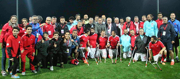 Başkan Dursun Özbek'ten finale davet