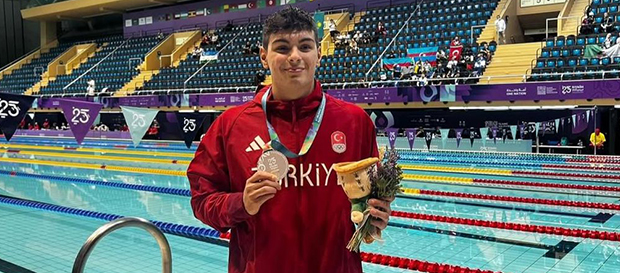 Yüzücümüz Nusrat Allahverdi’den gümüş madalya!