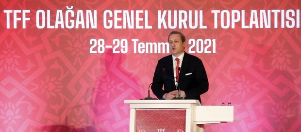 Başkan Burak Elmas: “Türk futbolu için tarihi bir karar alındı”