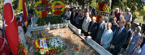 Metin Oktay Kabri Başında Anıldı
