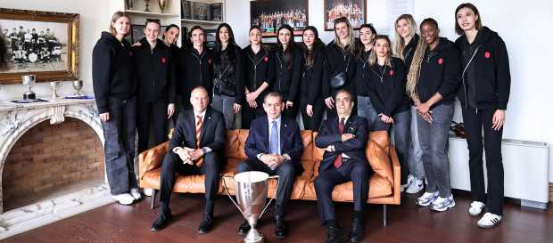CEV Cup şampiyonu Galatasaray Daikin'den Galatasaray Müzesi'ne ziyaret