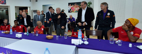 Başkan Ünal Aysal'dan Futbol Takımımıza Ziyaret
