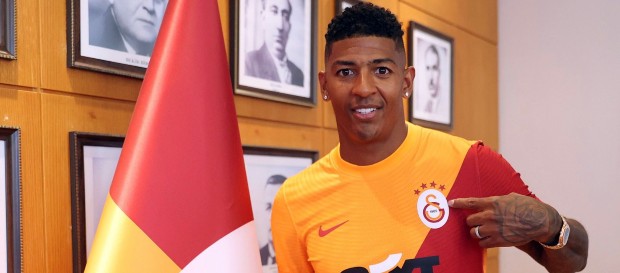 Patrick van Aanholt: “Galatasaray taraftarının önünde oynamak için sabırsızlanıyorum”