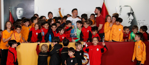Yuto Nagatomo Genç Aslanlarımızla bir araya geldi