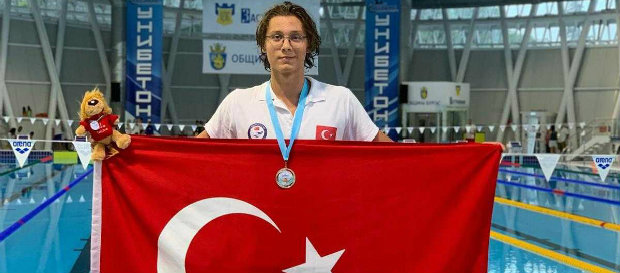 Yüzücümüz Berke Saka’dan 2 yeni Türkiye rekoru