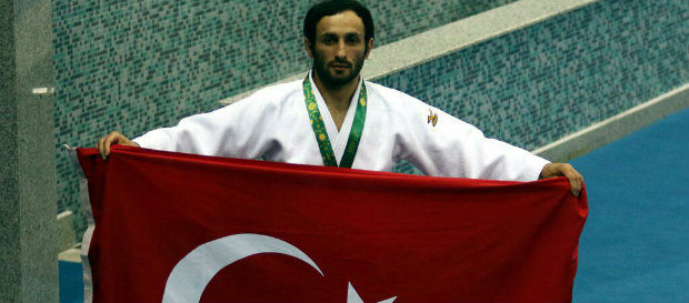 Bekir Özlü’den gümüş madalya 