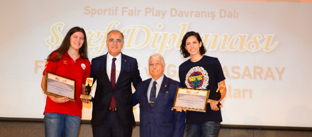 Galatasaray’a TMOK’tan Şeref Diploması 