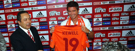 Kewell İmzaladı