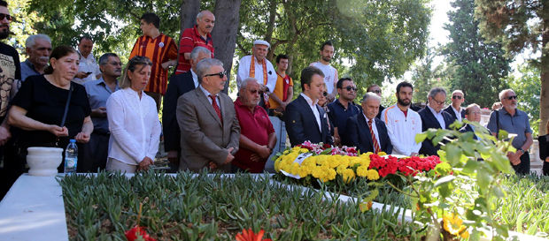Taçsız Kral Metin Oktay Anıldı