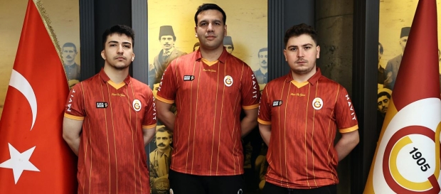 Esporda üç imza