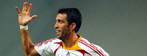 Hakan Şükür Türkiye Lig Tarihinin En Çok Gol Atan Futbolcusu