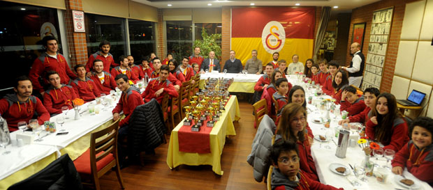 Galatasaray Yelken Şubesi'nde Kutlama Yemeği