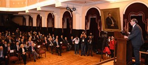 Depremzedelerimiz için Galatasaray Lisesi'nde müzayede gerçekleştirildi