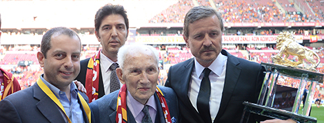 Cüneyt Tanman Türk Telekom Arena'daydı