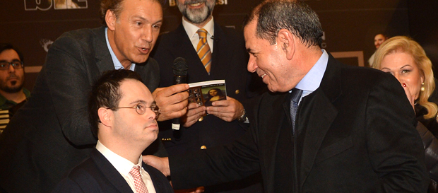 Başkan Özbek ve futbolculardan anlamlı destek 