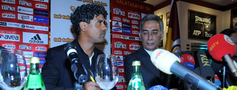 Frank Rijkaard Sözleşme İmzaladı!