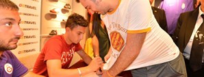 Alex Telles Alsancak GSStore'da İmza Gününe Katıldı