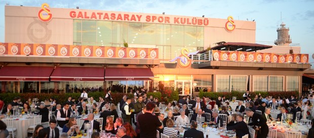Galatasaray Camiası Galatasaraylılar Yurdu bağış kampanyası için kenetlendi