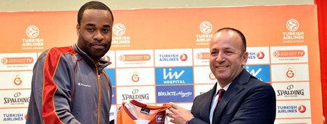 Malik Hairston İçin İmza Töreni Gerçekleştirildi
