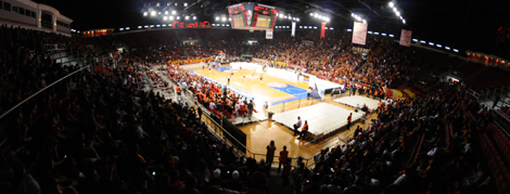 Kadınlar ve Çocuklar Abdi İpekçi Spor Salonu'na