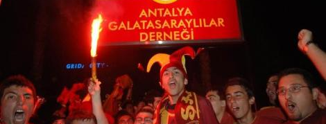 Her Yer Sarı Kırmızı