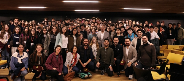 Galatasaray Lisesi 163. dönem öğrencileri için 138. dönem mezunları tarafından oryantasyon düzenlendi