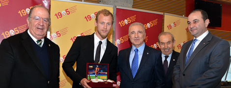 Semih Kaya'ya GSYİADdan Yılın Sporcusu Ödülü