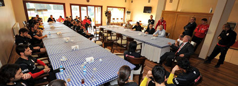 Başkan Ünal Aysal'dan Futbol Takımına Ziyaret