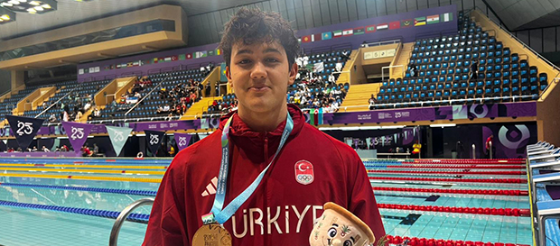 Yüzücümüz Ahmet Mete Boylu’dan bronz madalya!