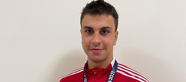 Yüzücümüz Efe Turan’dan 4x200m Serbest Erkek Bayrak Yarışı’nda altın madalya!