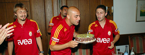 Mutlu Yıllar Hasan Şaş ve Emre Güngör