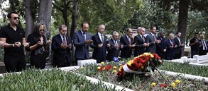Efsanemiz Metin Oktay kabri başında anıldı