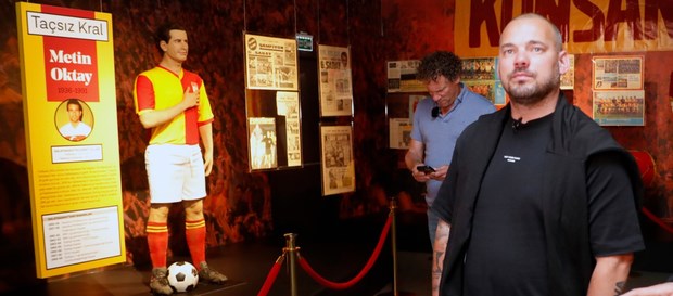 Wesley Sneijder’den Nef Stadyumu'na ziyaret