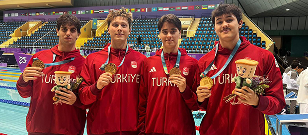 Yüzücülerimizden Ahmet Mete Boylu ve Berke Saka’dan altın madalya!