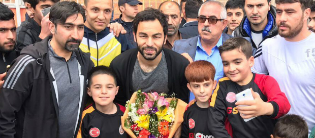 Selçuk İnan genç futbolcularla bir araya geldi