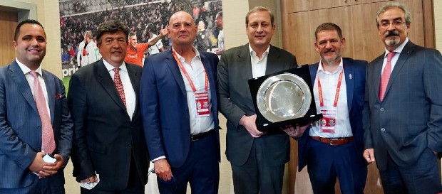 Galatasaray - St. Johnstone maçı öncesi başkan ve yöneticiler bir araya geldi