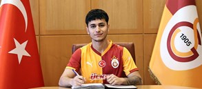 Eyüp Can Karasu ile profesyonel sözleşme imzalandı