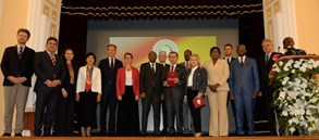 Başkanımız Dursun Aydın Özbek'e 2025 Yılının Frankofon Şahsiyeti Ödülü verildi