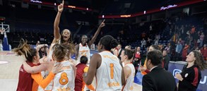 Sarayın Sultanları Avrupa'da yarı finalde!